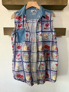 Andrew’s Blues|Vintage Denim-Collar Sleeveless Button Front top w novelty Print•